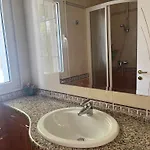 Laura Apartament *