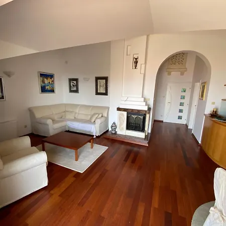 Laura Apartman *