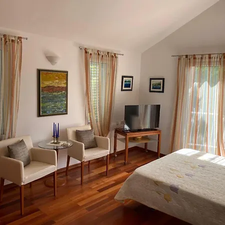 Laura Apartment