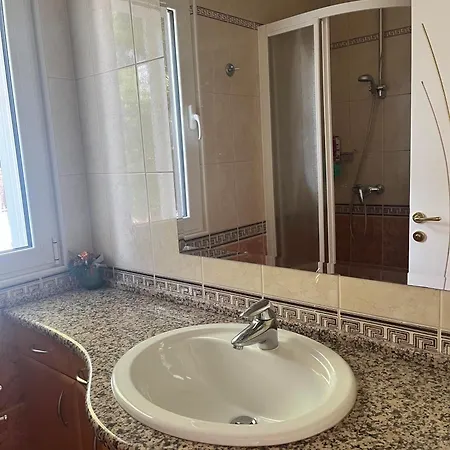Laura Apartman *